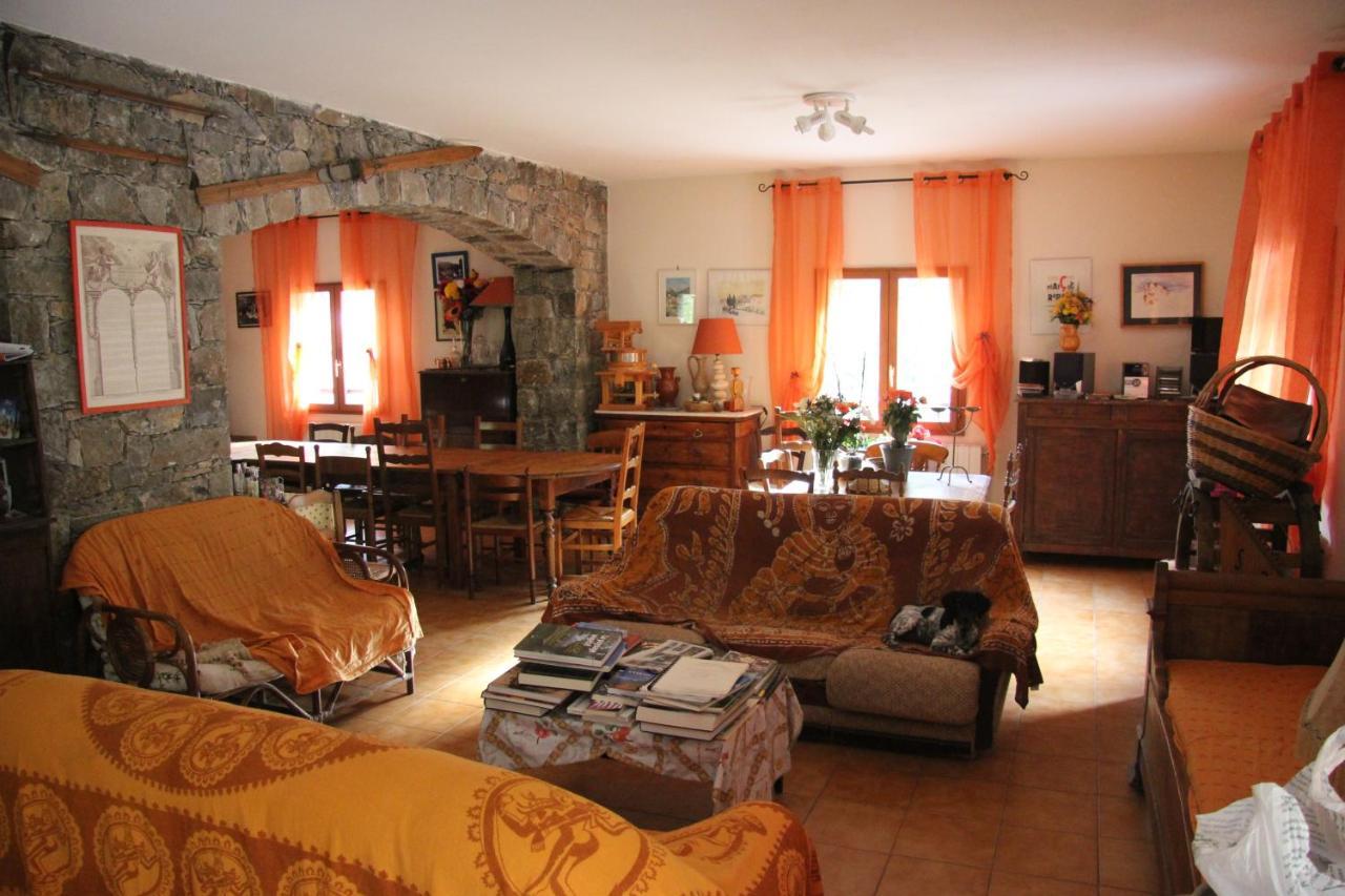 Chambre D'Hote "Chez Antoinette Et Charles" Santo-Pietro-di-Venaco エクステリア 写真